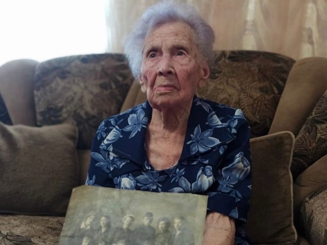 100-летняя врач Валентина Голокос привилась от коронавируса в Волгограде