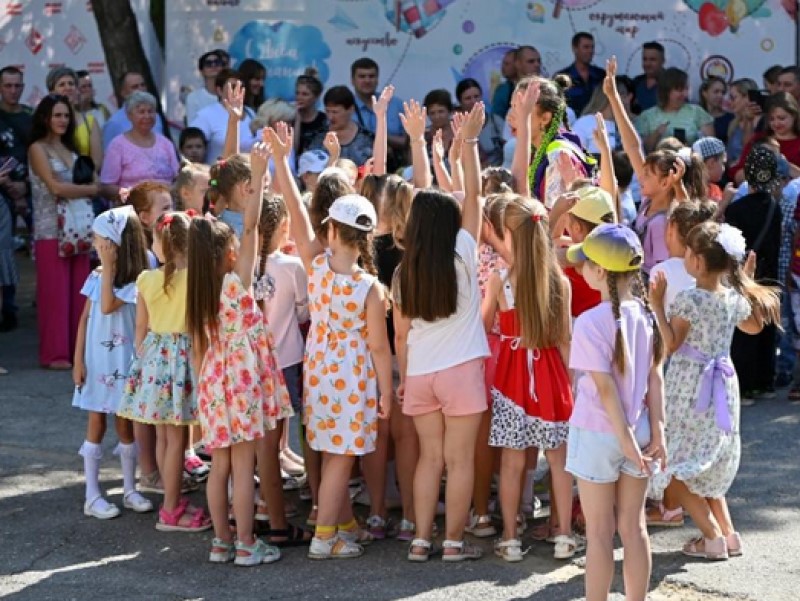 Волгоградским заводчанам помогли собрать детей в школу