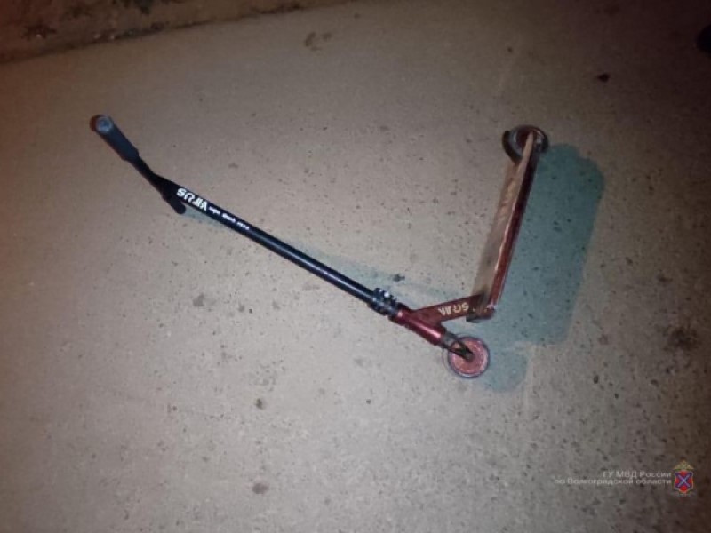 16-летний мальчик на самокате попал под колеса в Волжском