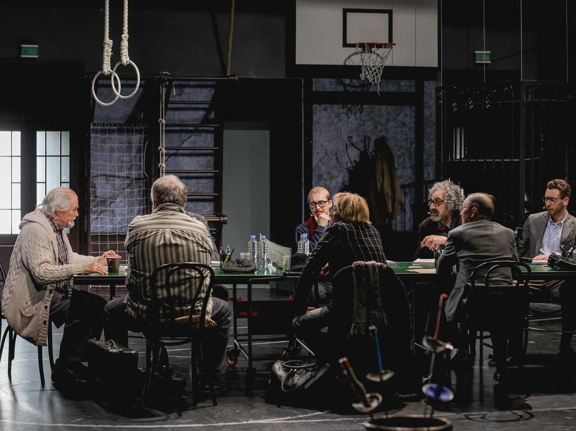 Никита Михалков привезет спектакль «12» в Волгоград 