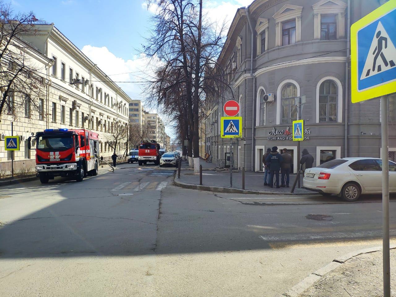 В центре Волгограда горит любимый ресторан чиновников и депутатов "Мясо&Рыба" 