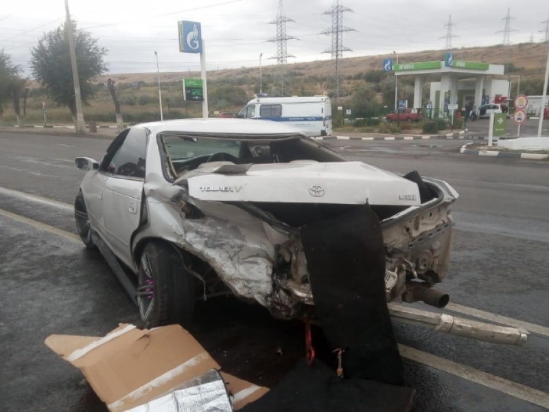 11-летний пассажир Camry попал в больницу из-за разогнавшегося водителя Kia на юге Волгограда