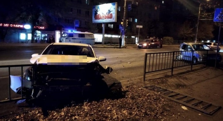  На севере Волгограда в ДТП с тремя авто пострадали три человека