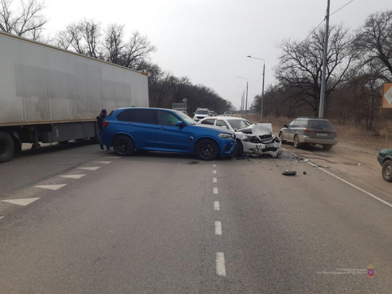 Сын волгоградского бизнесмена Малашкина на BMW протаранил машину судьи