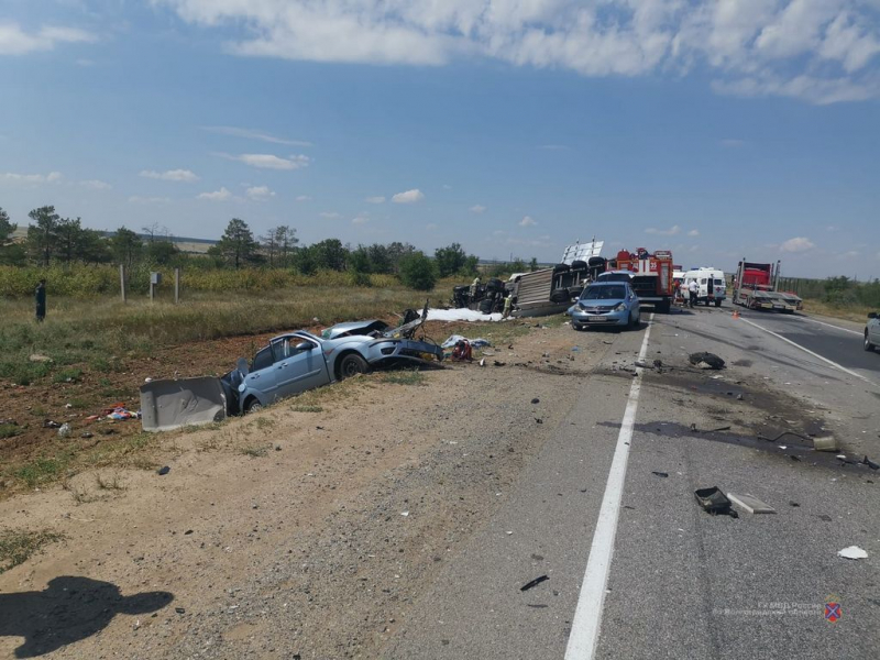 Устроившего страшное ДТП с тремя погибшими под Дубовкой водителя отправили в СИЗО