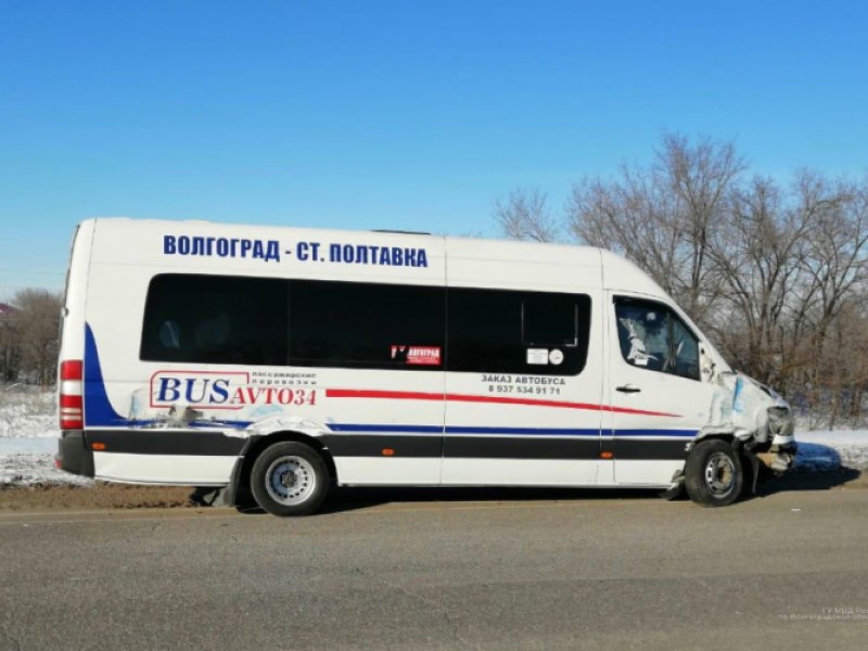 «Ранена школьница»: в Волгоградской области пассажирский автобус столкнулся с грузовиком
