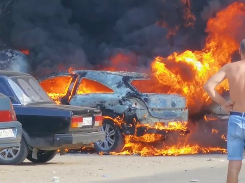 Пожар на парковке в Дзержинском районе Волгограда уничтожил два автомобиля