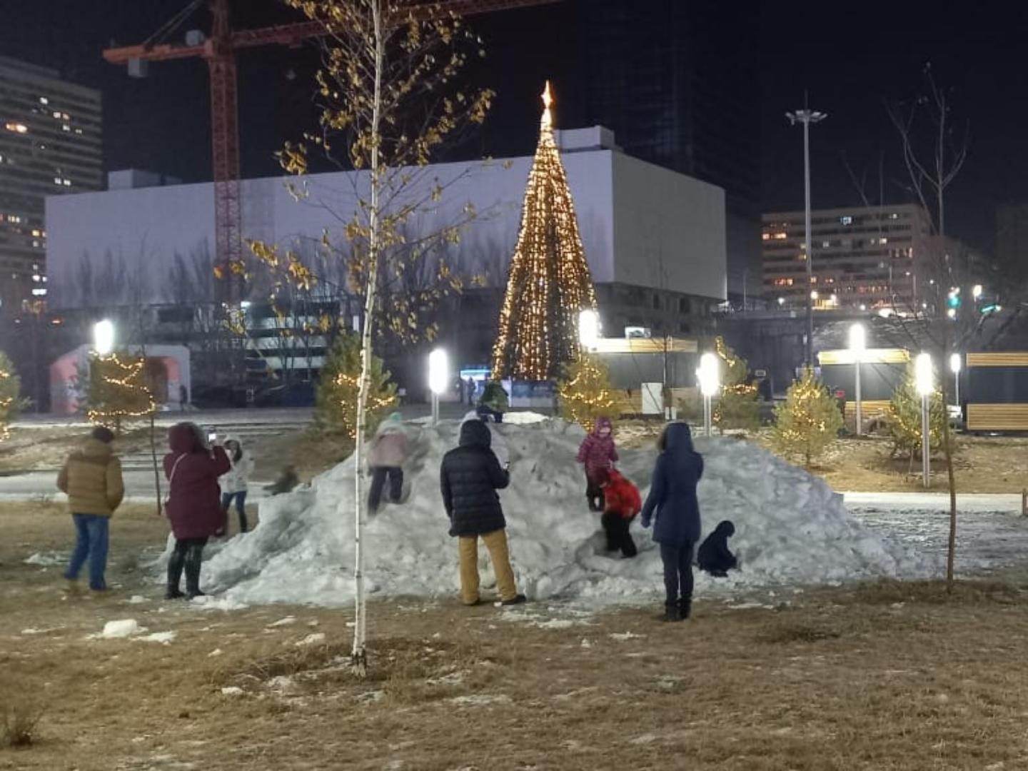 Пока во всем Волгограде гололед, в пойме Царицы заготовили запас снега 