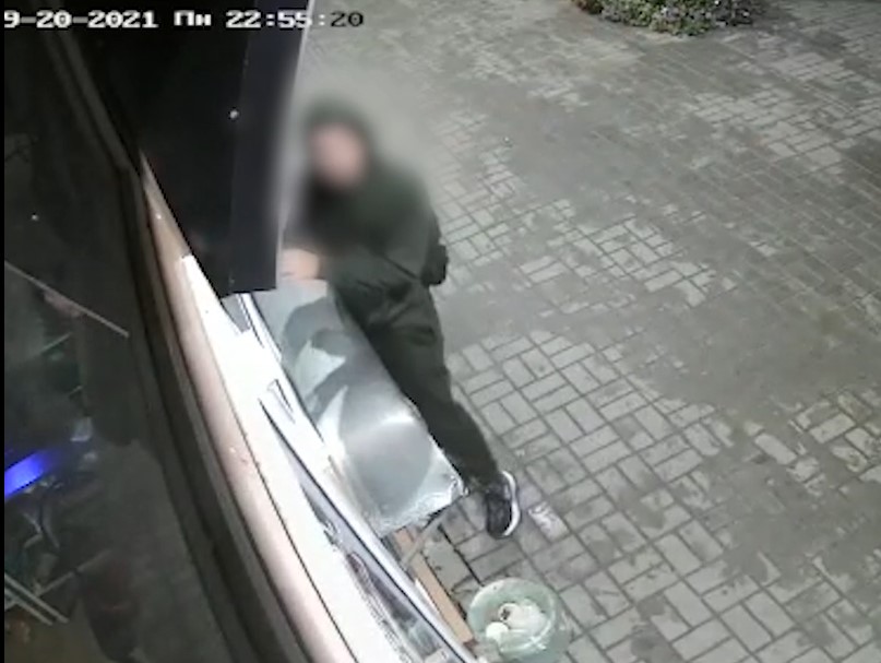 Волгоградец взломал павильон сети быстрого питания ради трех тысяч рублей