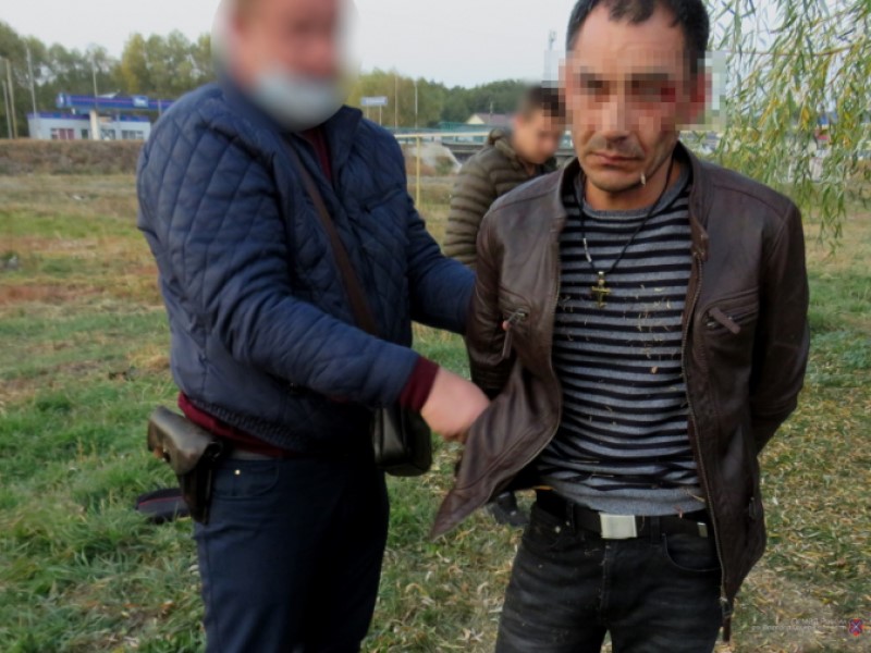 Пьяный урюпинец с бритвой и пистолетом захватил такси