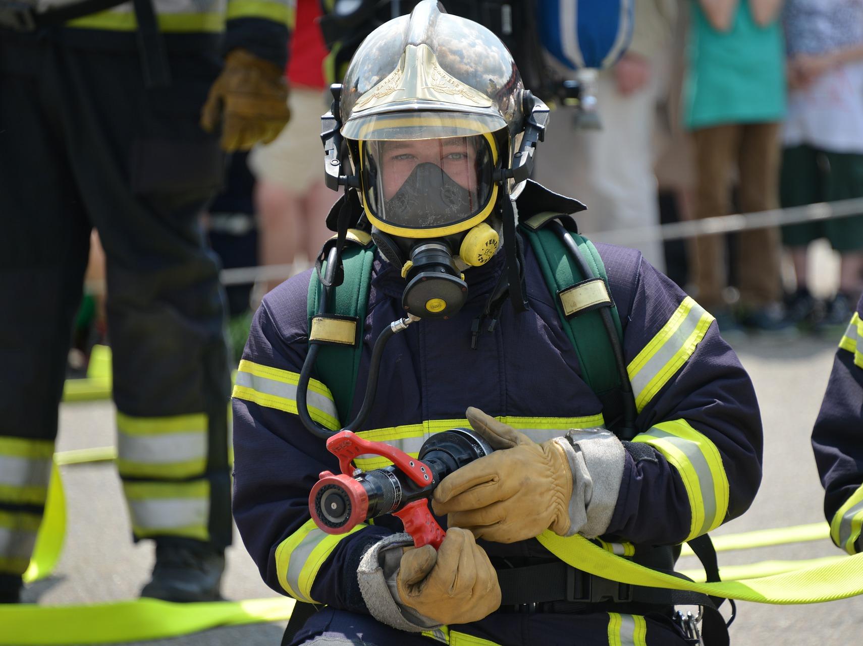 Два ребенка пострадали при пожаре в Волжском: прокуратура проводит проверку