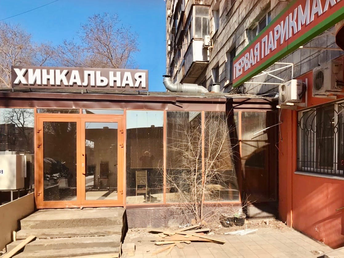 «Приставы все уничтожили»: 12 лет не могут снести незаконную пристройку и восстановить стену дома в Волгограде 