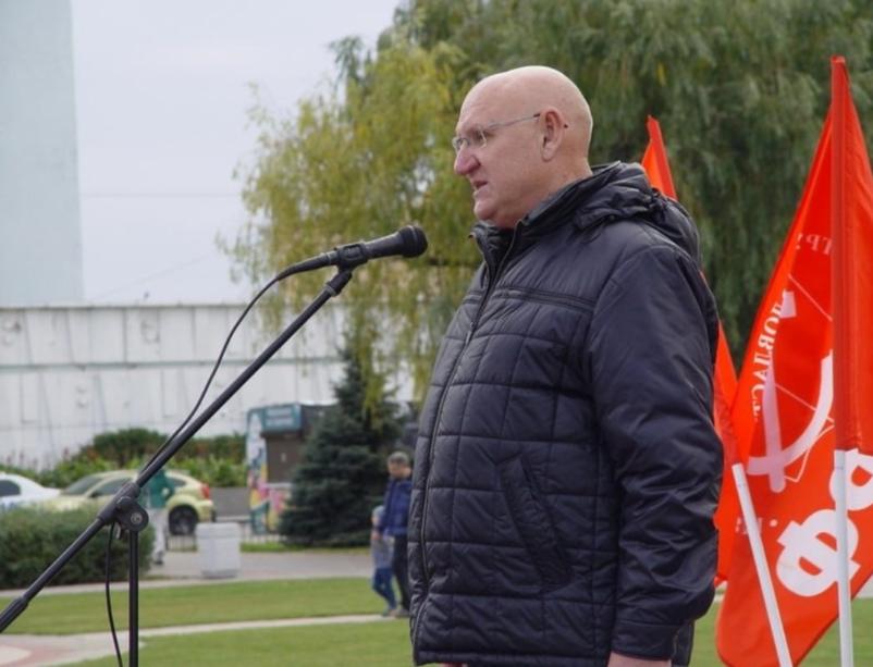 В День влюбленных волгоградский депутат поздравил КПРФ